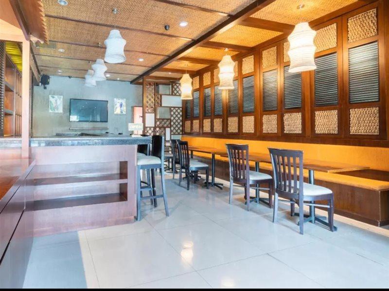 Super Oyo Flagship 91863 Metro House Ξενοδοχείο Σουραμπάγια Εξωτερικό φωτογραφία