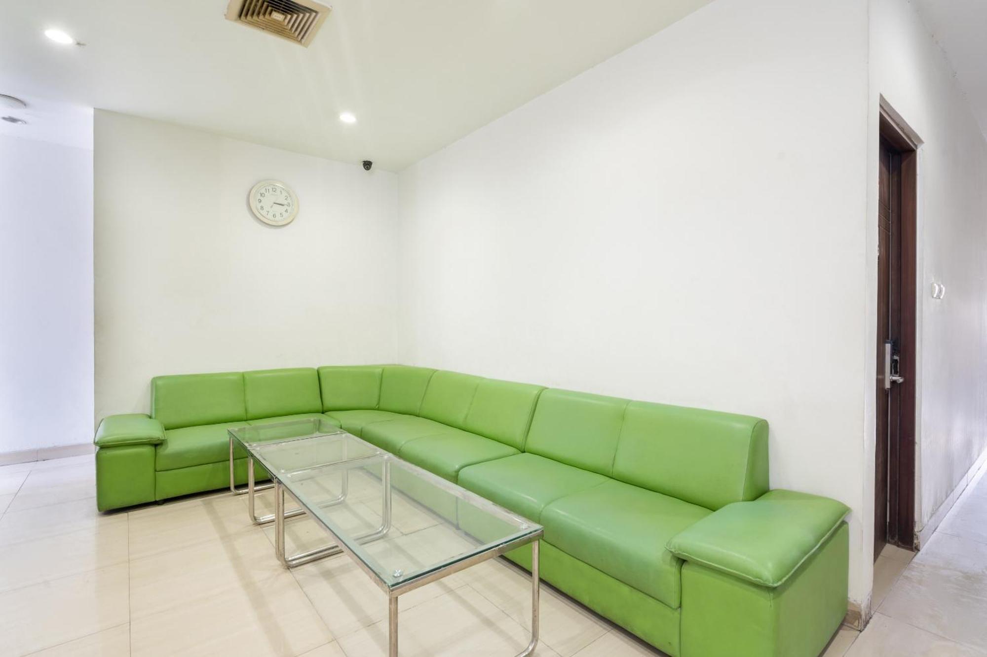 Super Oyo Flagship 91863 Metro House Ξενοδοχείο Σουραμπάγια Εξωτερικό φωτογραφία
