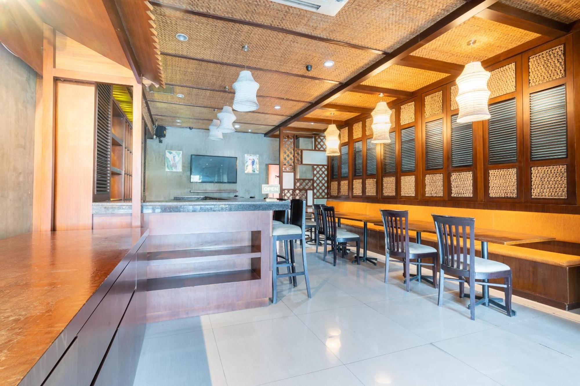 Super Oyo Flagship 91863 Metro House Ξενοδοχείο Σουραμπάγια Εξωτερικό φωτογραφία
