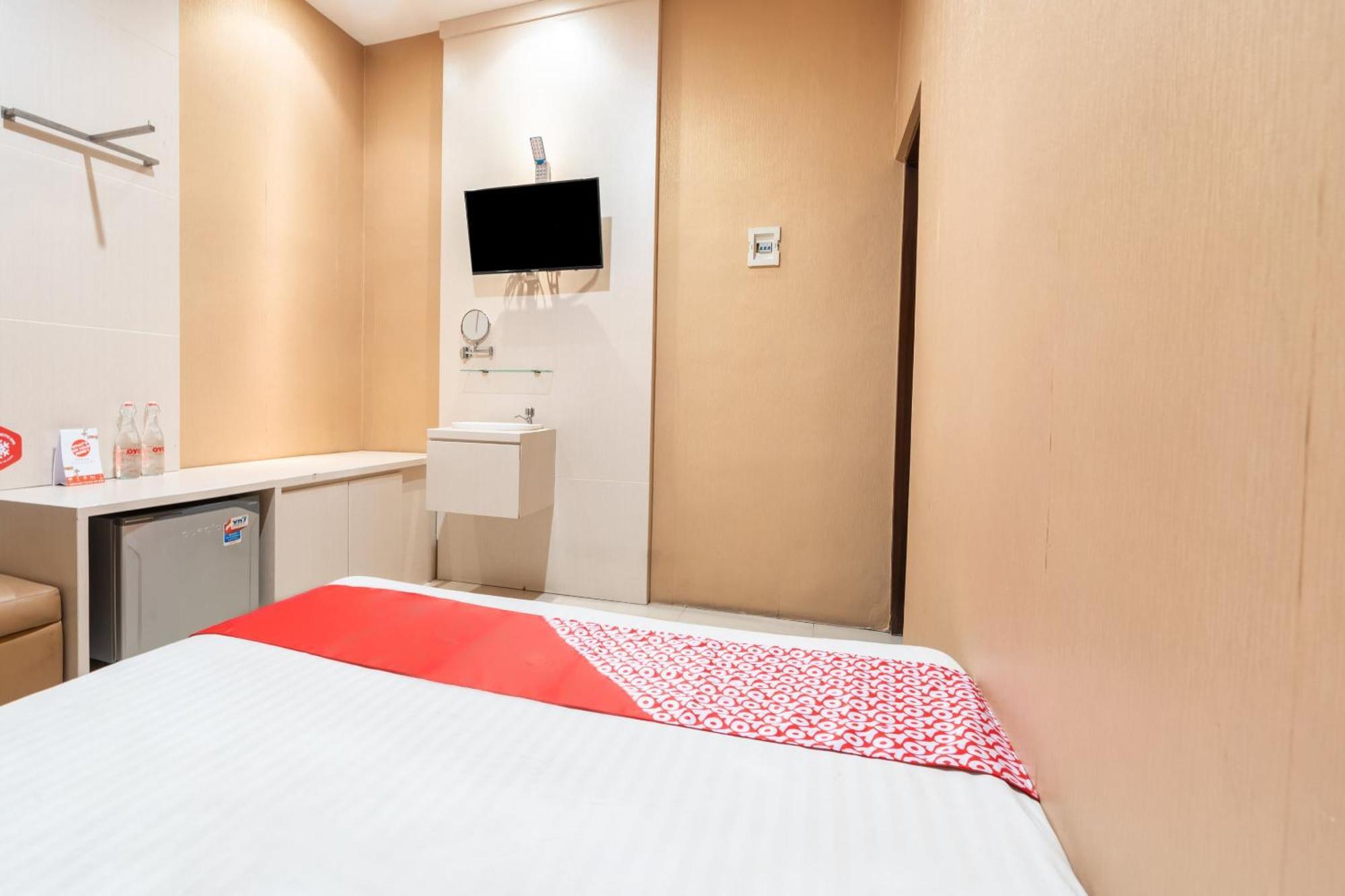 Super Oyo Flagship 91863 Metro House Ξενοδοχείο Σουραμπάγια Εξωτερικό φωτογραφία