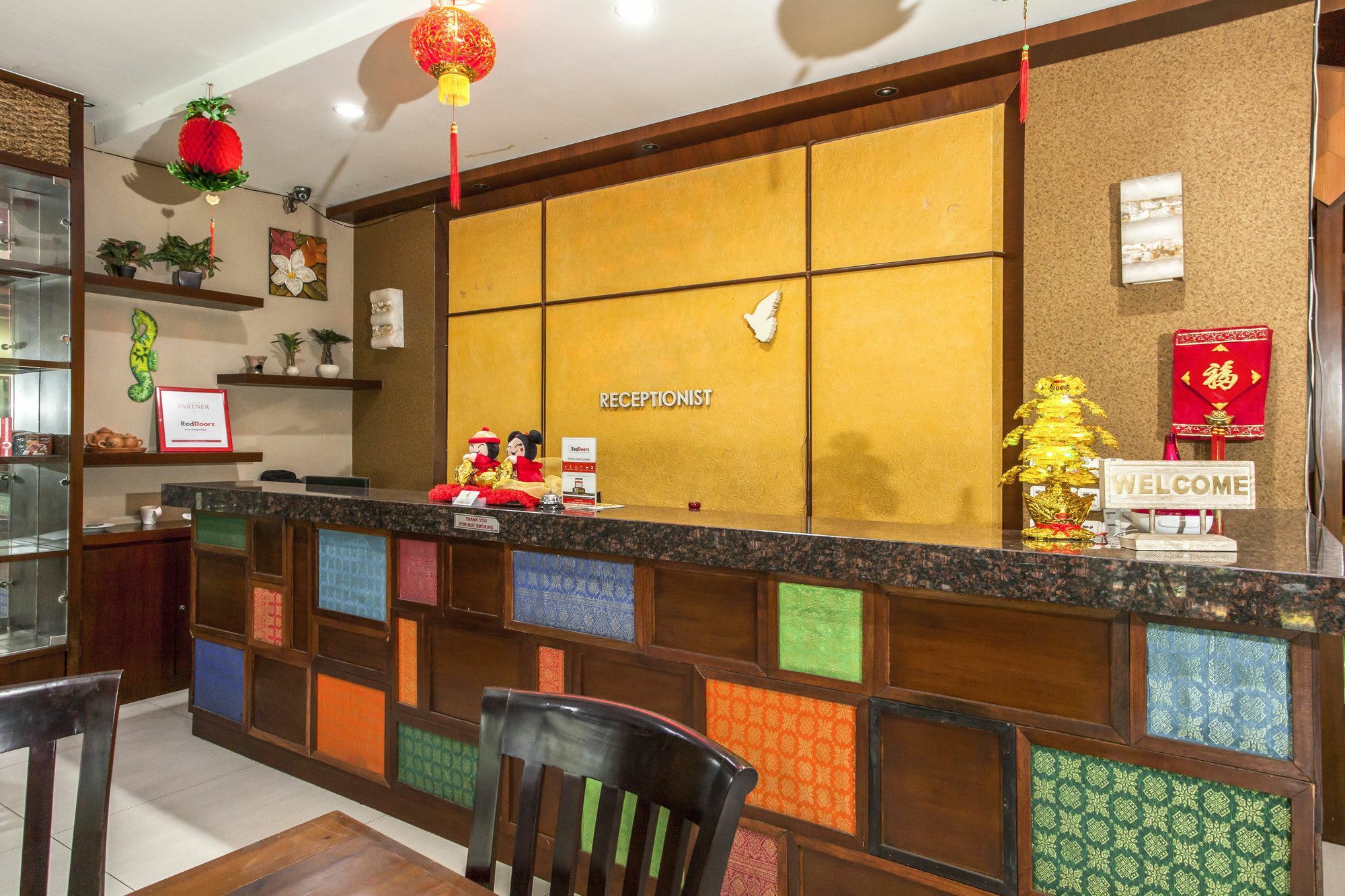 Super Oyo Flagship 91863 Metro House Ξενοδοχείο Σουραμπάγια Εξωτερικό φωτογραφία